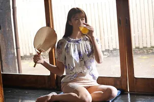Mùa hè buồn chán ở quê đụ bà xã gần nhà thiếu thốn vì lấy người chồng già